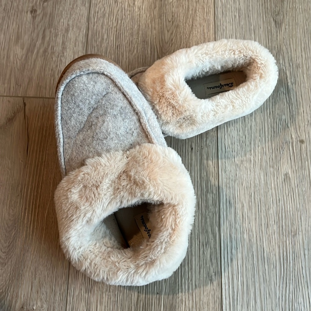 Tan and cream dearfoams slippers for women